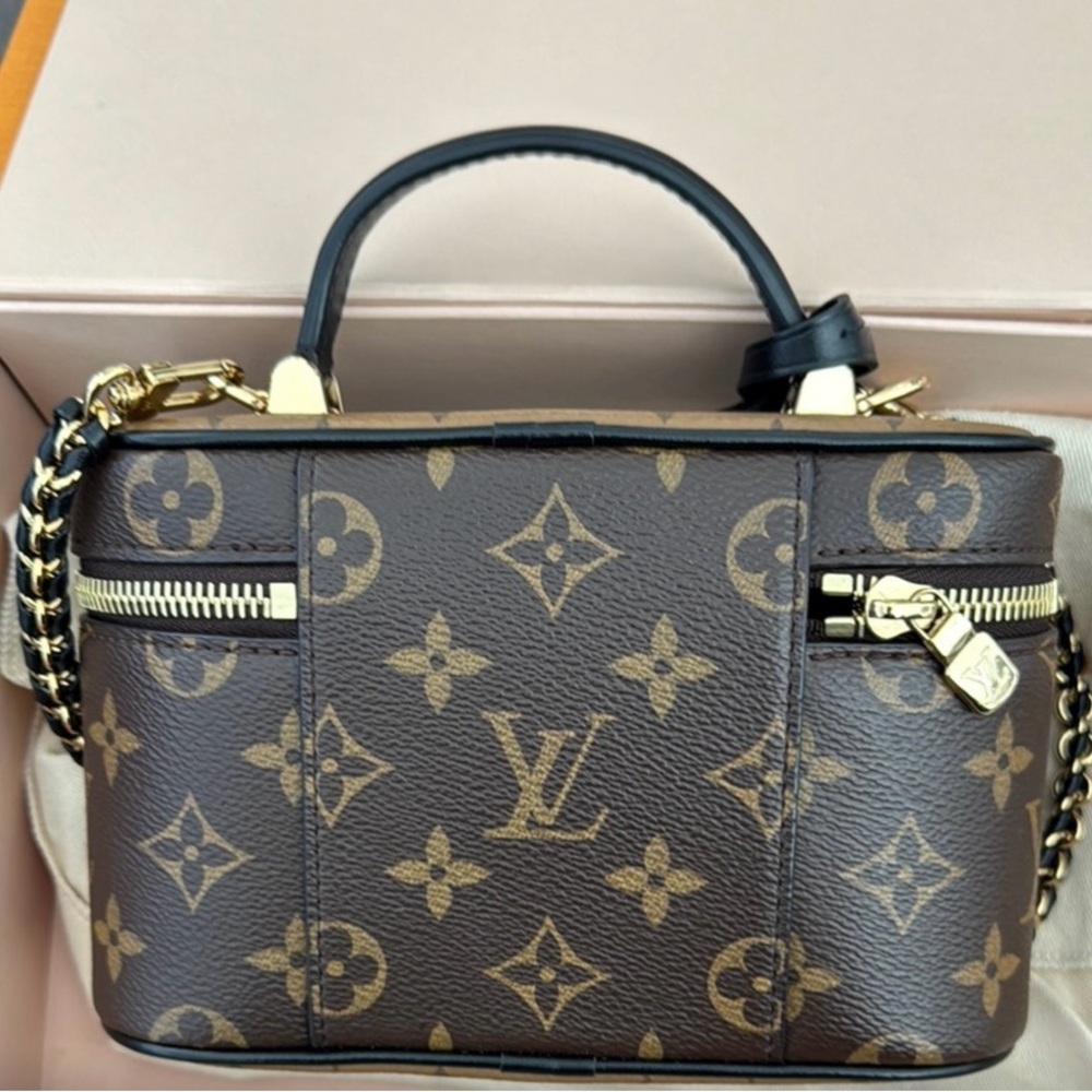Louis Vuitton Vanity Pouch in Monogram Canvas - Picture 6 of 8